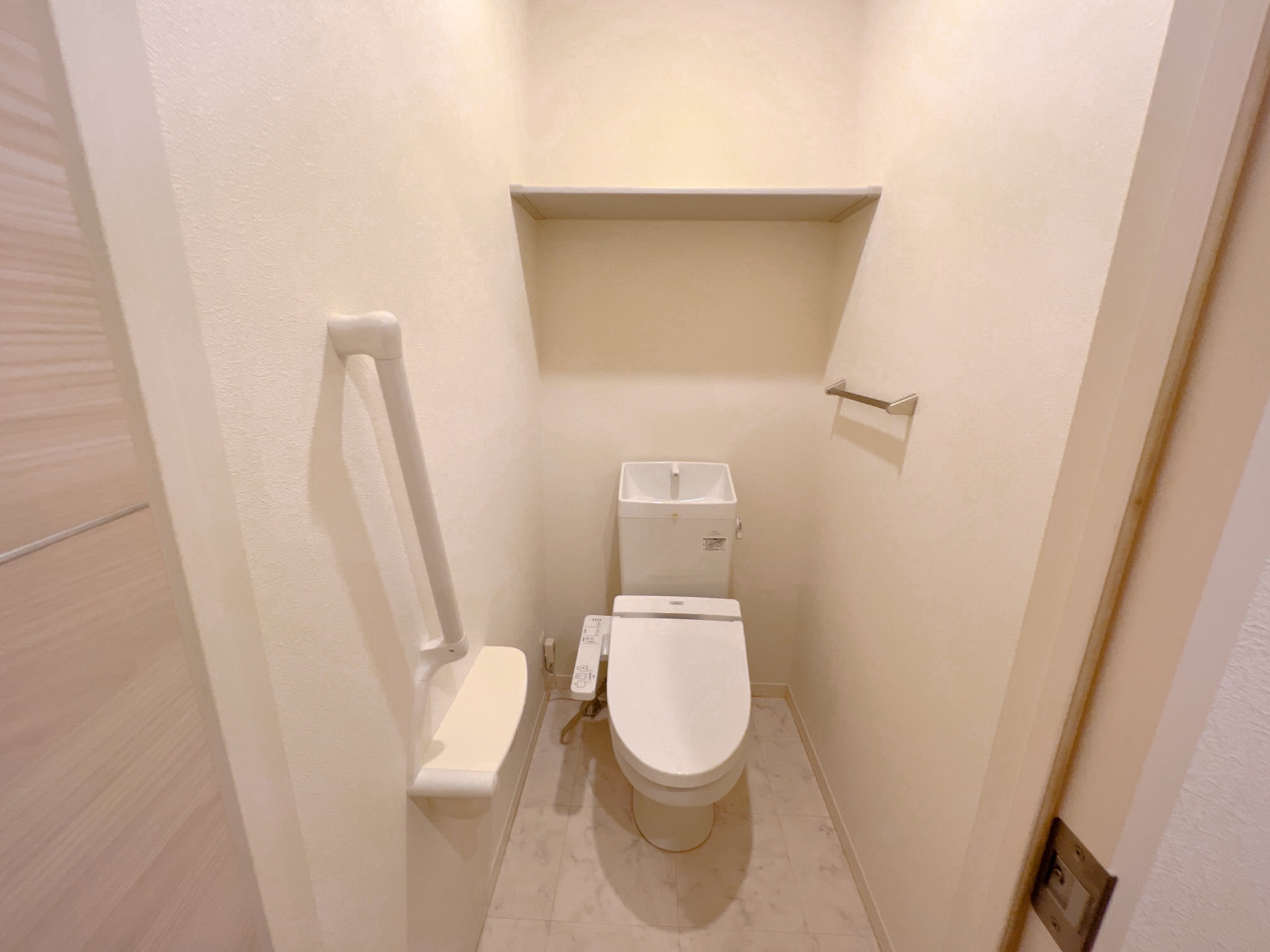 トイレ　※同物件の違うお部屋の写真です