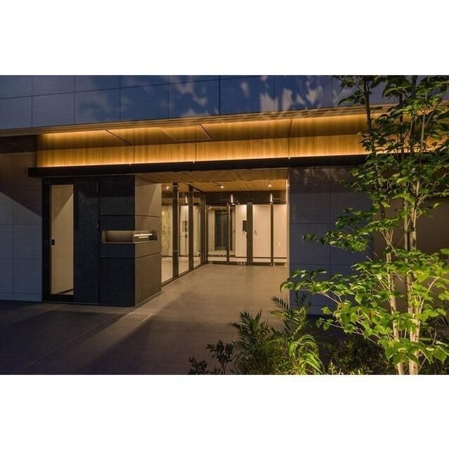 エントランス　落ち着いたエントランスです