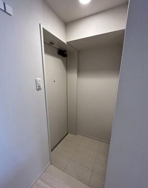 玄関　写真は同タイプ住居です