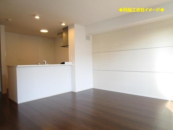 居室・リビング　同物件別室