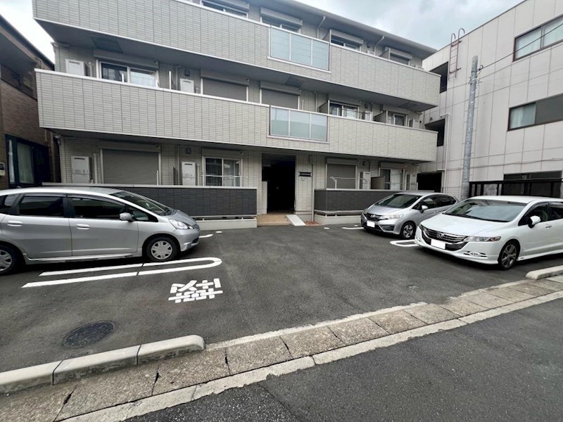 駐車場　敷地内駐車場（空き要確認）