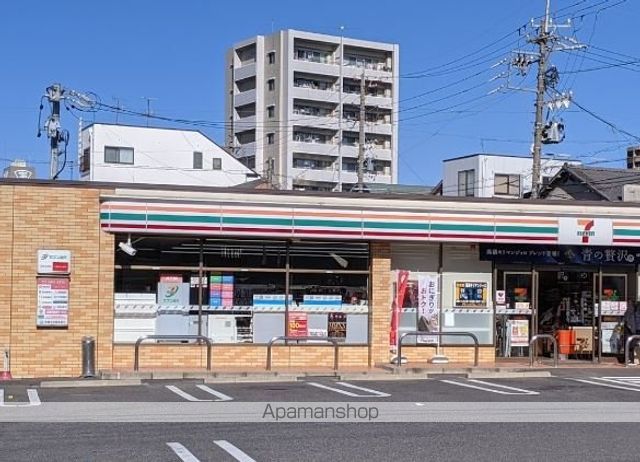 コンビニ　セブンイレブン（コンビニ）まで695m