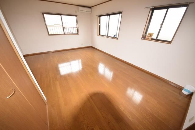 居室・リビング　二面採光の明るいお部屋です