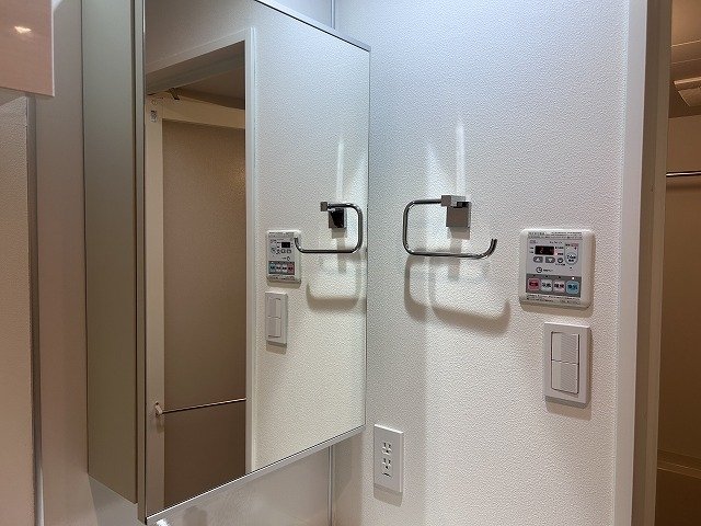 洗面設備　ゆったりとスペースのある洗面所