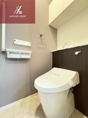 トイレ　同施工会社・同型モデルの室内です。（参考写真・イメージ写真）