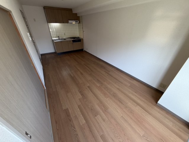 居室・リビング　こちらの居間で趣味の時間をお楽しみください