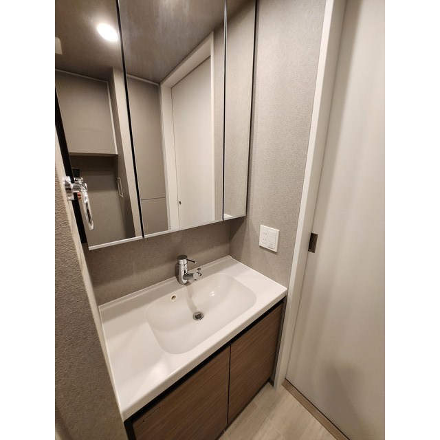 洗面設備　スペースが確保できる洗面所です