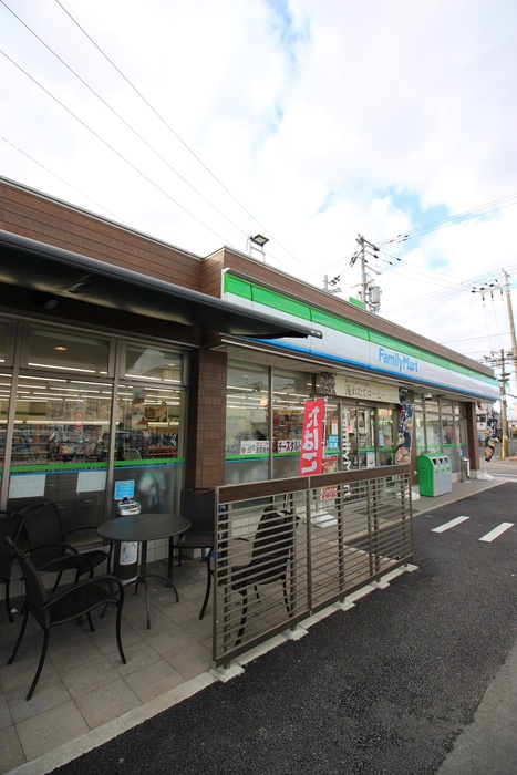 コンビニ　ファミリーマート宮前町（コンビニ）まで539m