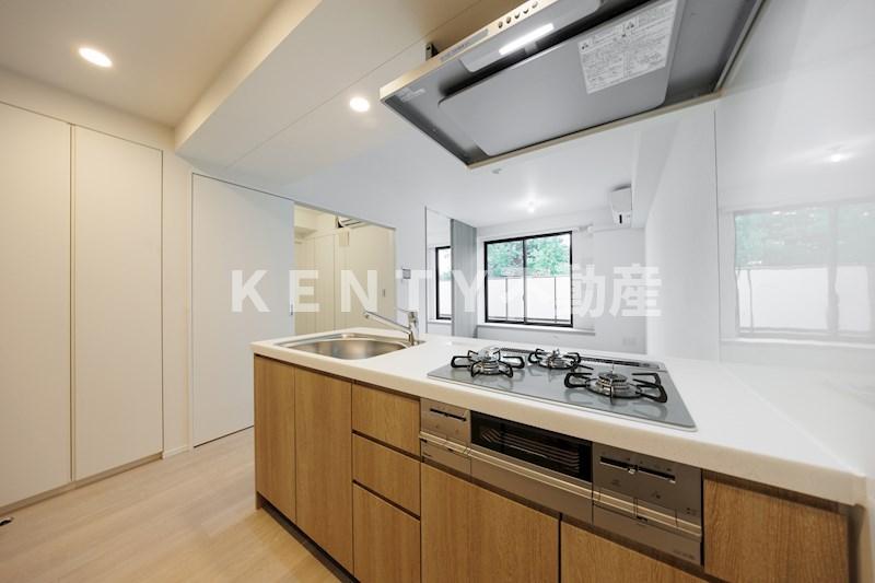 キッチン　コンパクトなキッチンで掃除もラクラク