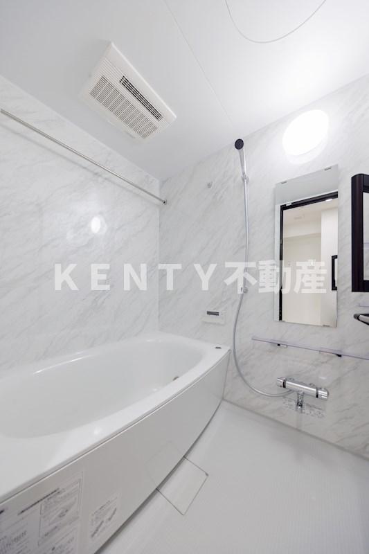 バス・シャワールーム　コンパクトで使いやすいお風呂です