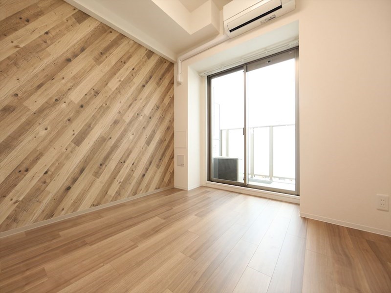 居室・リビング　洋室6.4帖　エアコン完備　バルコニー