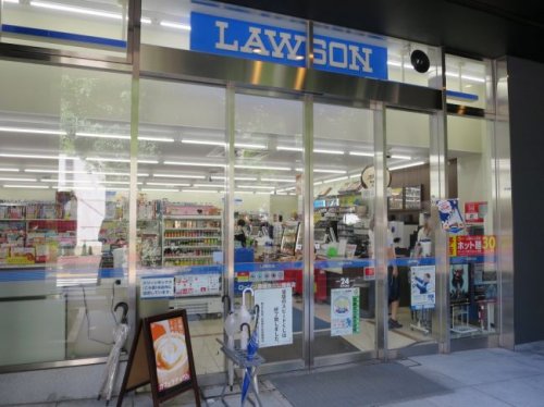 コンビニ　ローソン 赤坂氷川公園前店（コンビニ）まで275m