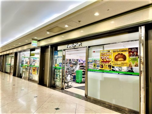 コンビニ　ファミリーマート 赤坂パークビル店（コンビニ）まで638m