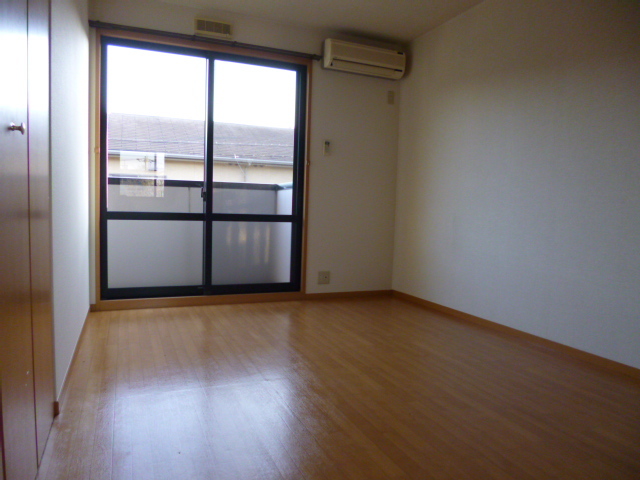 その他部屋・スペース　居室にはエアコンが付いてます。