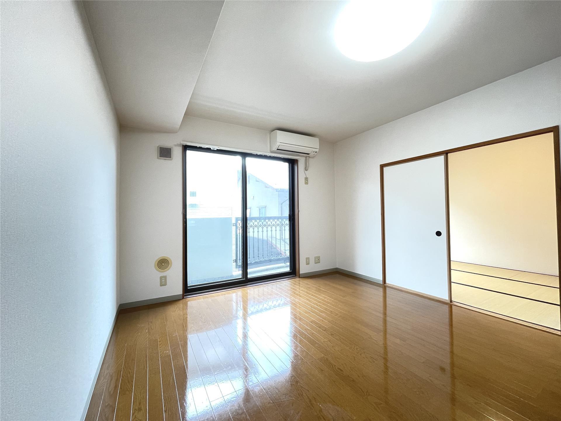 居室・リビング　広々10帖のリビングです♪