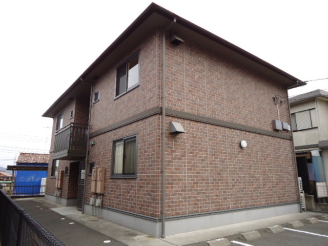 建物外観　レンガ調の落ち着いた外見です