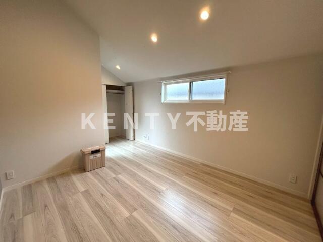 その他部屋・スペース　広くて明るい寝室