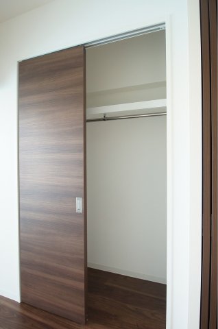 収納　ハンガーパイプ付きのクローゼット