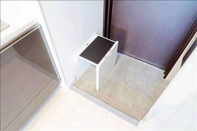 玄関　ミニミニ一社店へ