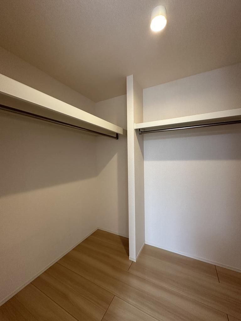 収納　ウォークスルークローゼット