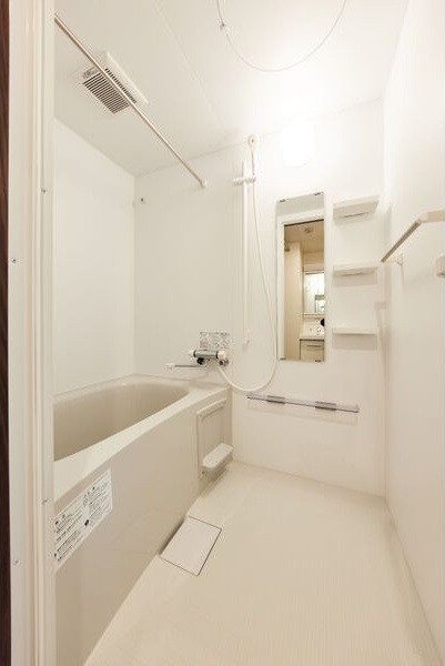 バス・シャワールーム　ゆったりとした浴槽で快適バスタイム♪