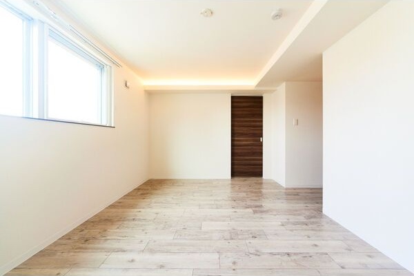 居室・リビング　明るい居間で気持ちまで明るくなりますね！