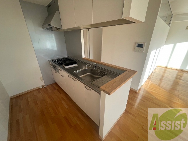 キッチン　３口システムキッチンですのですぐにお料理に使えます！