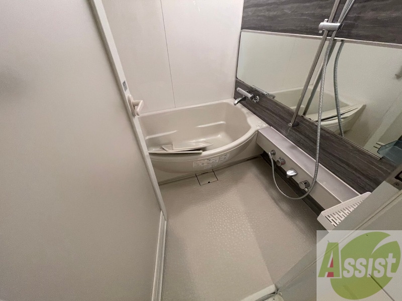 バス・シャワールーム　お風呂になります。一日の疲れを癒してくださいね。