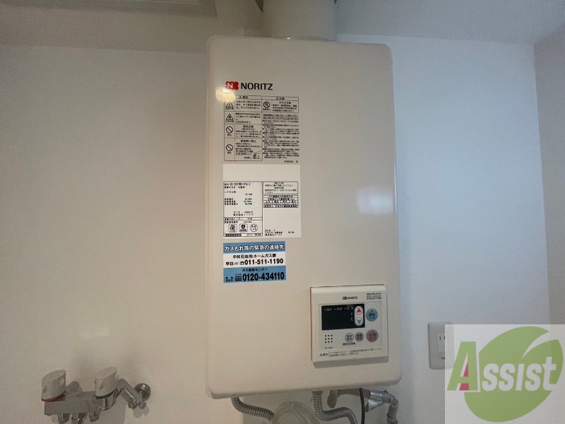 その他設備　給湯器は簡単操作で温度調整ができますよ。