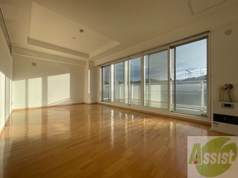 居室・リビング　広くてきれいなリビングです！快適に過ごせそうですね。