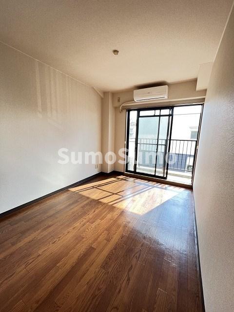 その他部屋・スペース　開放的な寝室です