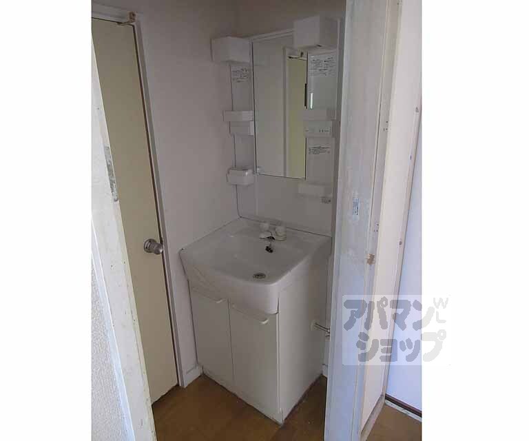 洗面設備　使いやすい洗面台です