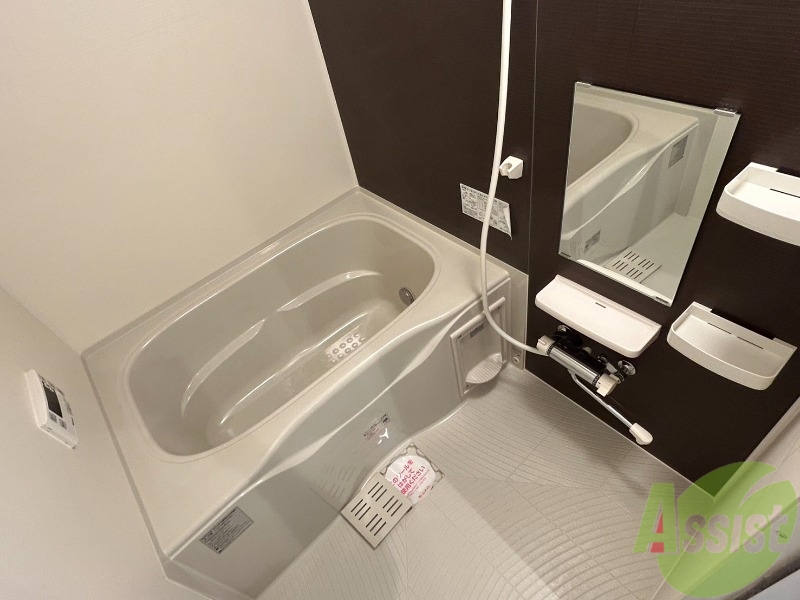 バス・シャワールーム　浴槽には追い焚き機能があり浴室乾燥もあります。