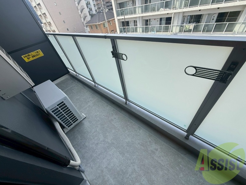 バルコニー　バルコニーは長さも幅もちょうどいい広さですね。