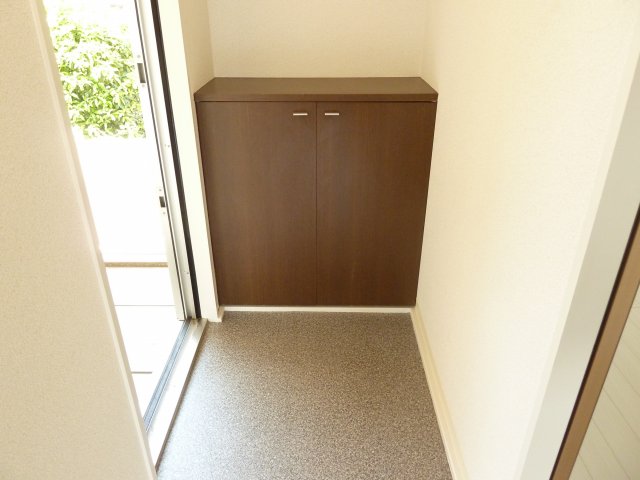玄関　※写真は別のお部屋の写真です