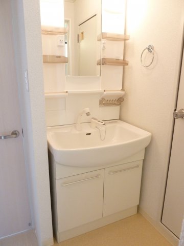 洗面設備　※写真は別のお部屋の写真です