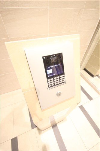 セキュリティ　最新のオートロックですのでスタイリッシュなデザインです！