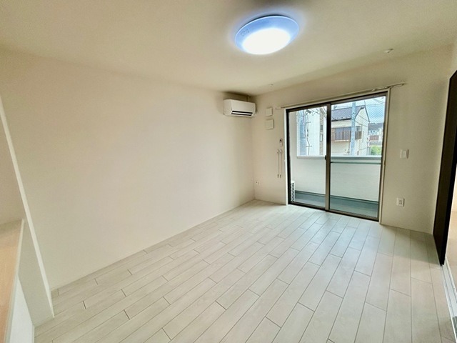 居室・リビング　明るいお部屋です