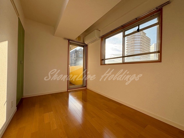 居室・リビング　二面採光で明るいお部屋♪