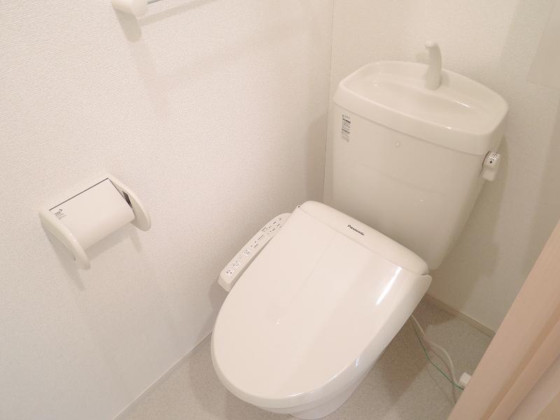 トイレ　温水洗浄便座