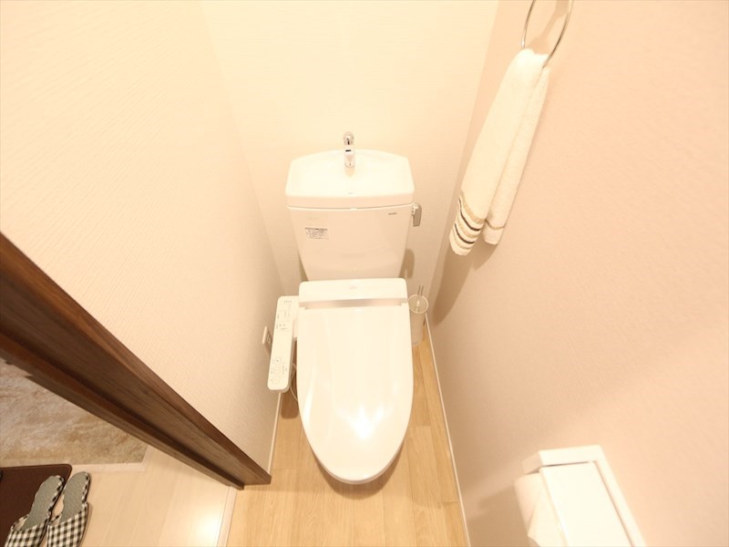 トイレ　温水洗浄暖房便座付トイレ　イメージ写真