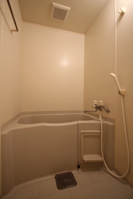 バス・シャワールーム　同物件別号室の写真です。