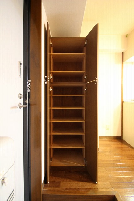 収納　同物件別号室の写真です。