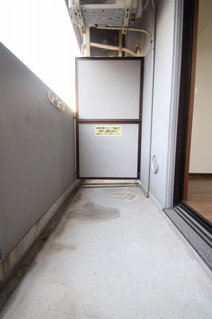 バルコニー　同物件別号室の写真です。