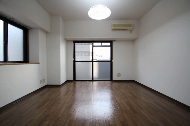 居室・リビング　同物件別号室の写真です。