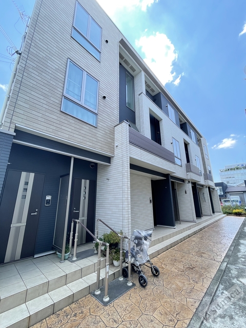 エントランス　お洒落な外観・素敵な新生活をエンジョイしましょう＾＾