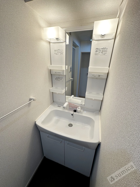 洗面設備　洗面台独立、洗髪洗面化粧台で朝の身支度もはかどります。