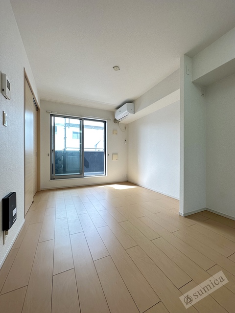 居室・リビング　明るさを常に保てる窓位置＾＾梁が少ないのも．