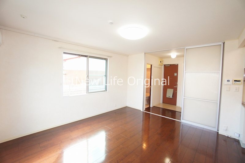 居室・リビング　２面採光につき、明るく開放感があります