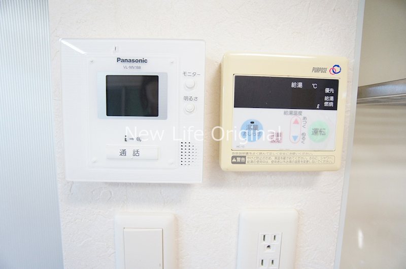 セキュリティ　来訪者を確認出来るモニター付きのインターホンで安心。